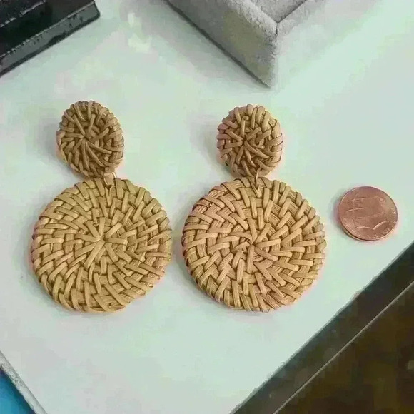 Summer fashion straw earrings tan color - Picture 3 of 9